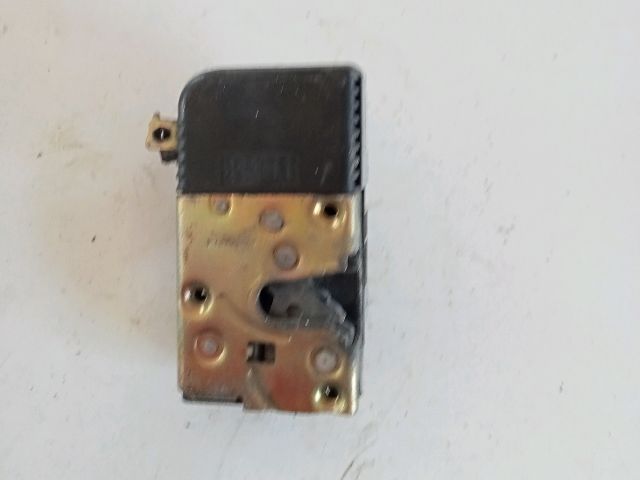 bontott PEUGEOT 206 Bal első Ajtózár