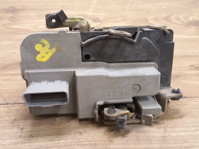 bontott PEUGEOT 206 Bal első Ajtózár