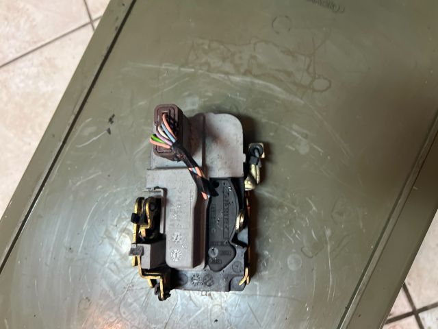 bontott PEUGEOT 206 Bal első Ajtózár