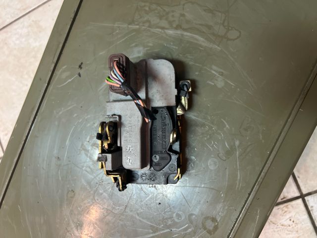 bontott PEUGEOT 206 Bal első Ajtózár