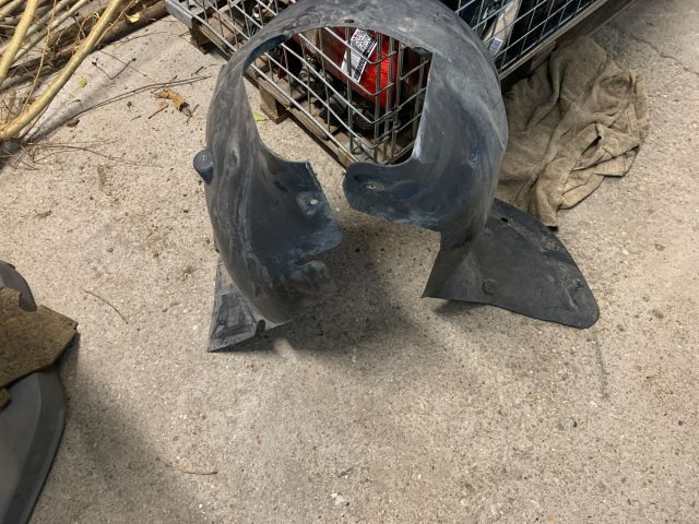 bontott PEUGEOT 206 Bal első Első Dobbetét (Kerékjárati, Műanyag)