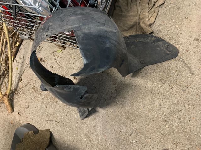 bontott PEUGEOT 206 Bal első Első Dobbetét (Kerékjárati, Műanyag)