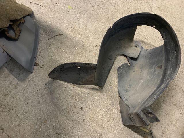 bontott PEUGEOT 206 Bal első Első Dobbetét (Kerékjárati, Műanyag)