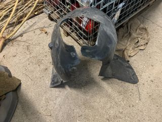 bontott PEUGEOT 206 Bal első Első Dobbetét (Kerékjárati, Műanyag)