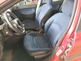 bontott PEUGEOT 206 Bal első Fejtámla