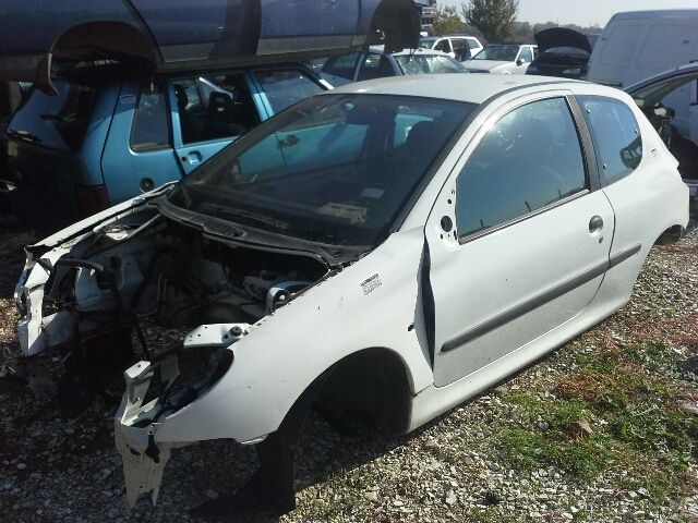 bontott PEUGEOT 206 Bal első Zsanér