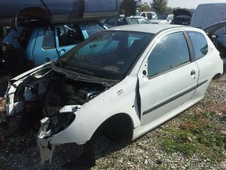 bontott PEUGEOT 206 Bal első Zsanér