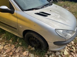 bontott PEUGEOT 206 Bal Fényszóró Lámpakeret