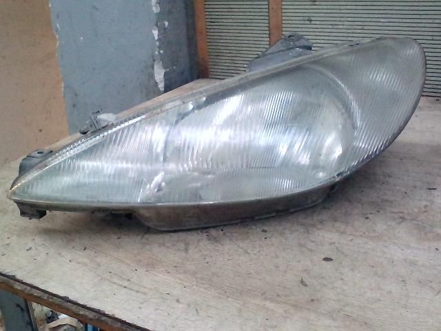 bontott PEUGEOT 206 Bal Fényszóró