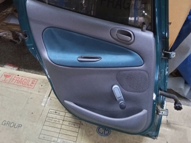 bontott PEUGEOT 206 Bal hátsó Ajtó (Részeivel)