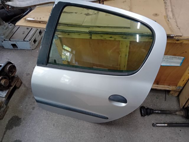 bontott PEUGEOT 206 Bal hátsó Ajtó (Részeivel)