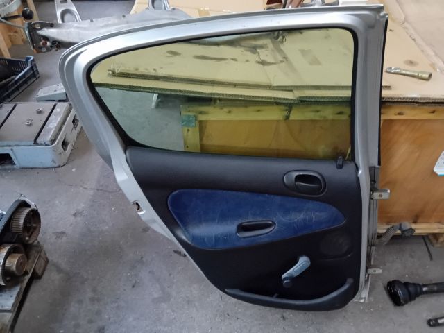 bontott PEUGEOT 206 Bal hátsó Ajtó (Részeivel)