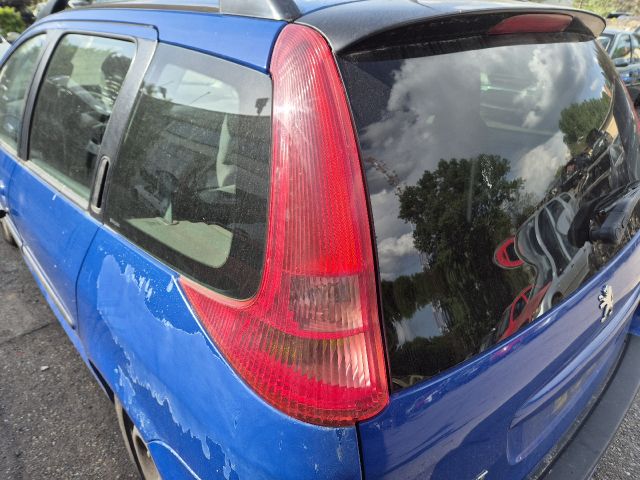 bontott PEUGEOT 206 Bal hátsó Ajtó (Részeivel)