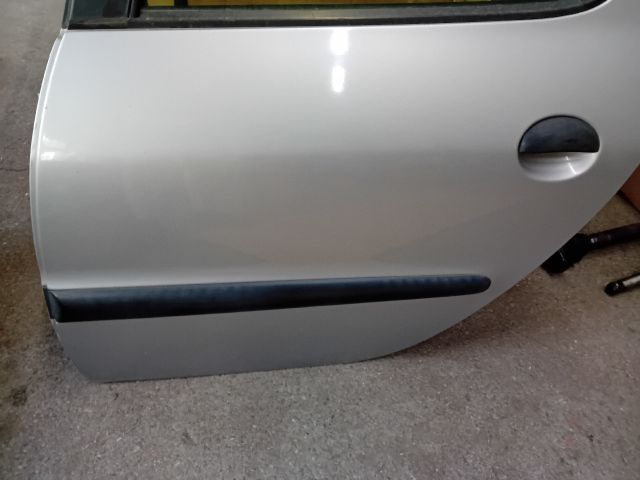 bontott PEUGEOT 206 Bal hátsó Ajtó (Részeivel)