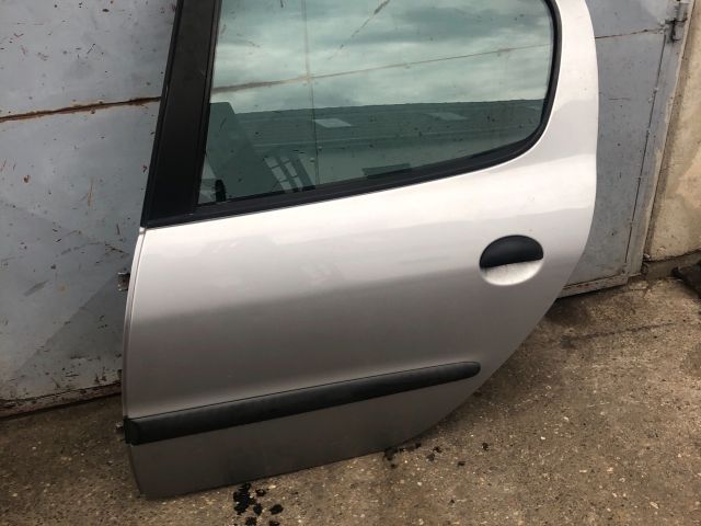 bontott PEUGEOT 206 Bal hátsó Ajtó (Üres lemez)
