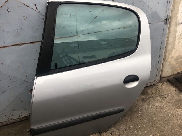 bontott PEUGEOT 206 Bal hátsó Ajtó (Üres lemez)