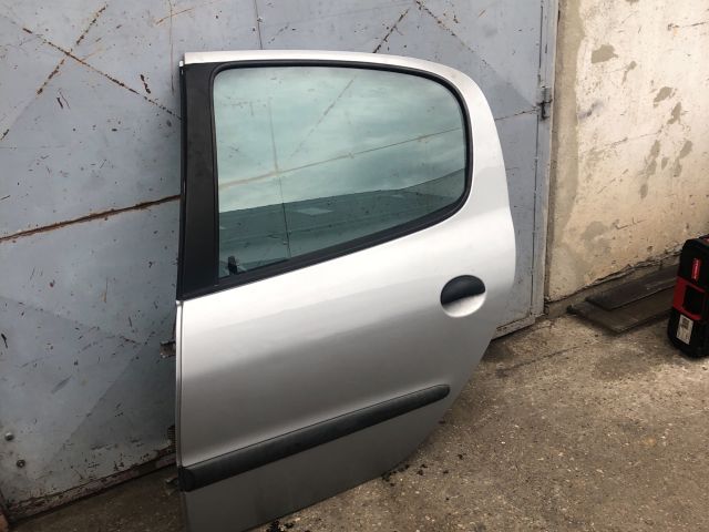 bontott PEUGEOT 206 Bal hátsó Ajtó (Üres lemez)