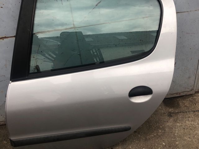 bontott PEUGEOT 206 Bal hátsó Ajtó (Üres lemez)