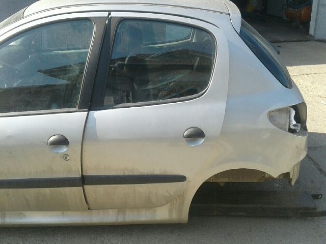 bontott PEUGEOT 206 Bal hátsó Ajtó (Üres lemez)