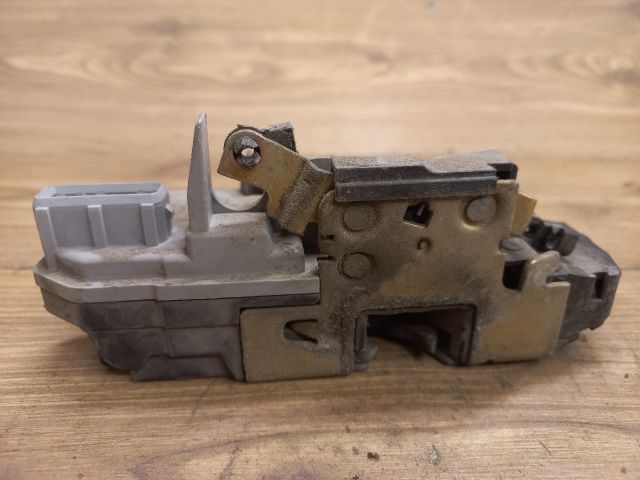 bontott PEUGEOT 206 Bal hátsó Ajtózár