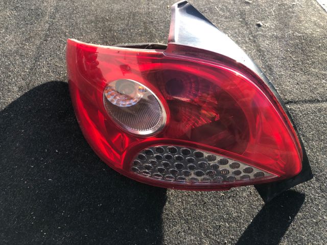 bontott PEUGEOT 206 Bal Hátsó Lámpa