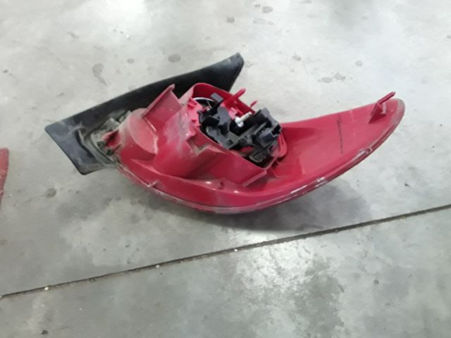 bontott PEUGEOT 206 Bal Hátsó Lámpa