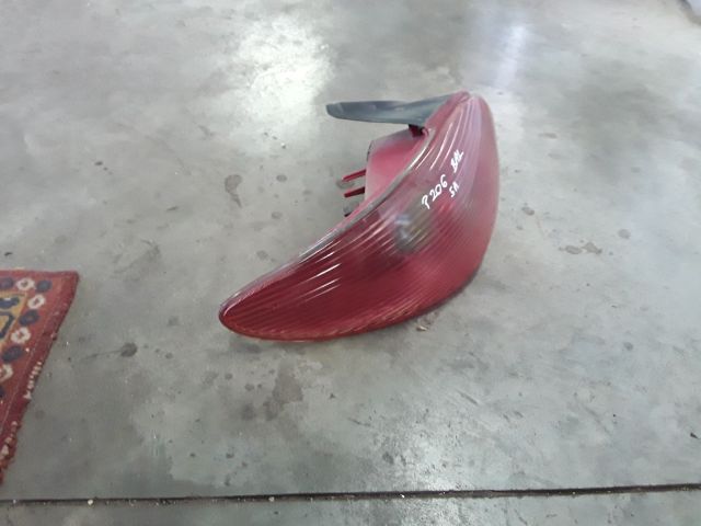 bontott PEUGEOT 206 Bal Hátsó Lámpa