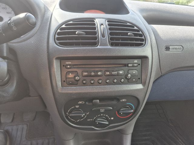 bontott PEUGEOT 206 Bal Hátsó Lámpa