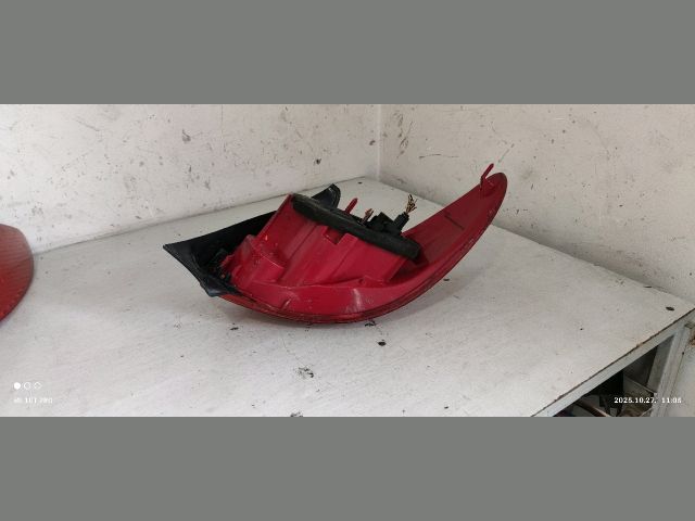 bontott PEUGEOT 206 Bal Hátsó Lámpa