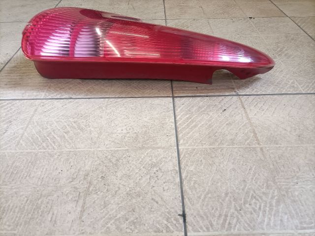 bontott PEUGEOT 206 Bal Hátsó Lámpa
