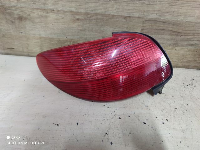bontott PEUGEOT 206 Bal Hátsó Lámpa