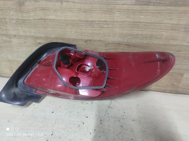 bontott PEUGEOT 206 Bal Hátsó Lámpa
