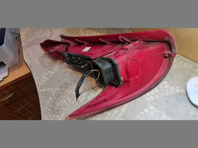 bontott PEUGEOT 206 Bal Hátsó Lámpa