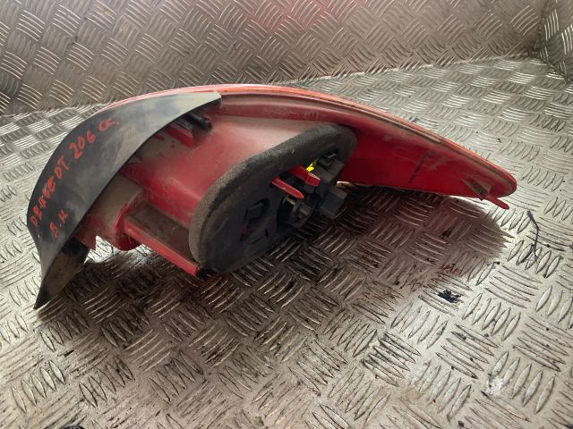 bontott PEUGEOT 206 Bal Hátsó Lámpa