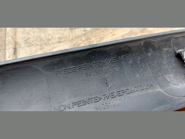 bontott PEUGEOT 206 Bal hátsó Sárvédő Díszléc