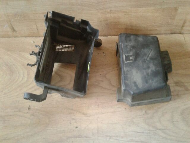 bontott PEUGEOT 206 Biztosítéktábla Doboz