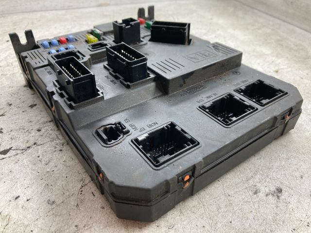 bontott PEUGEOT 206 Biztosítéktábla Doboz