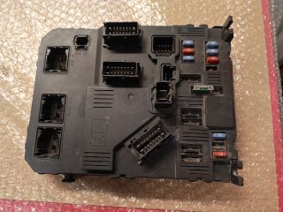 bontott PEUGEOT 206 Biztosítéktábla Doboz