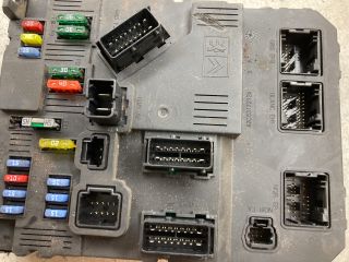 bontott PEUGEOT 206 Biztosítéktábla Doboz