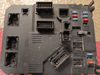 bontott PEUGEOT 206 Biztosítéktábla Doboz