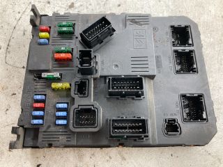 bontott PEUGEOT 206 Biztosítéktábla Doboz