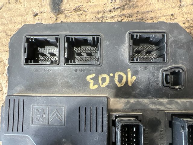 bontott PEUGEOT 206 Biztosítéktábla Utastér