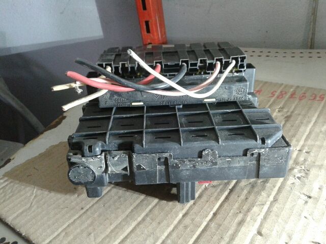 bontott PEUGEOT 206 Biztosítéktábla Utastér