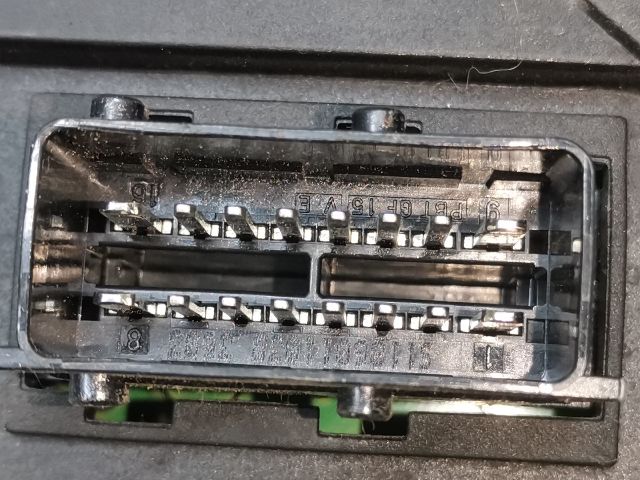 bontott PEUGEOT 206 Biztosítéktábla Utastér