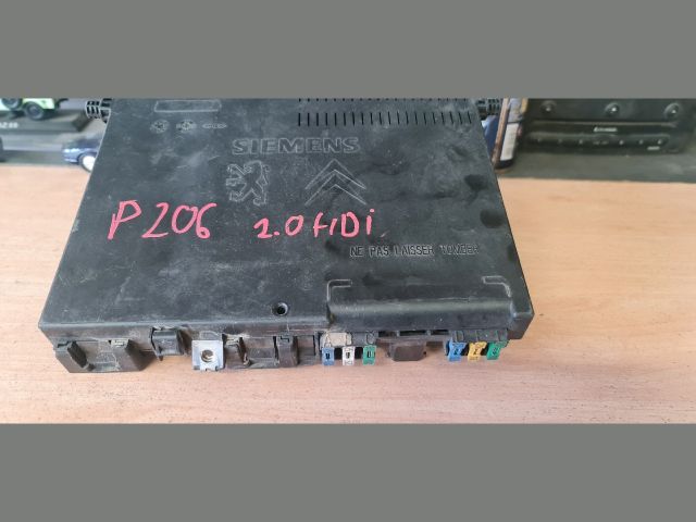 bontott PEUGEOT 206 Biztosítéktábla Utastér