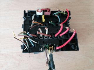 bontott PEUGEOT 206 Biztosítéktábla Utastér