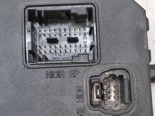 bontott PEUGEOT 206 Biztosítéktábla Utastér