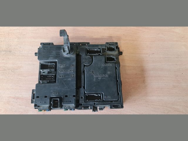 bontott PEUGEOT 206 Biztosítéktábla Utastér