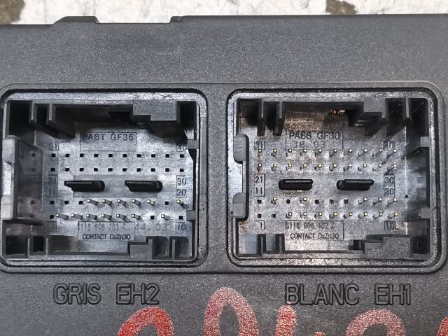 bontott PEUGEOT 206 Biztosítéktábla Utastér