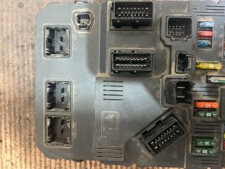 bontott PEUGEOT 206 Biztosítéktábla Utastér